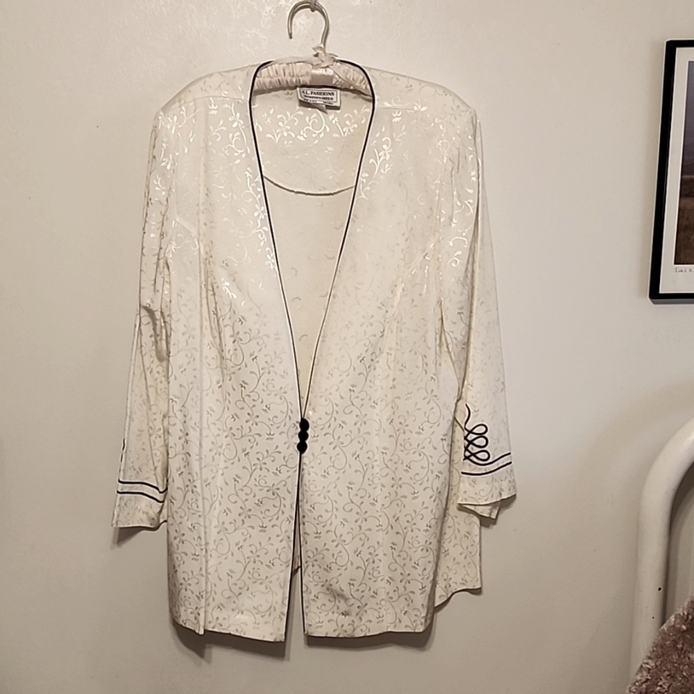 Woman's cocktail jacket.   Size 20